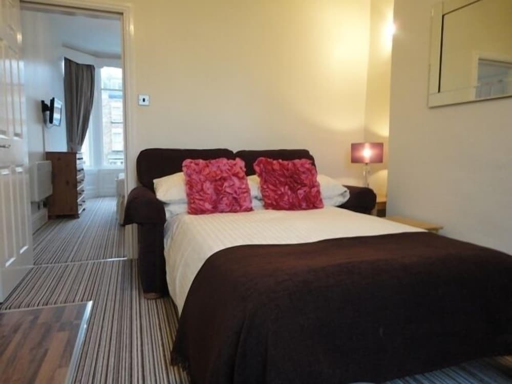 Фото 45 The Square Holiday Apartments