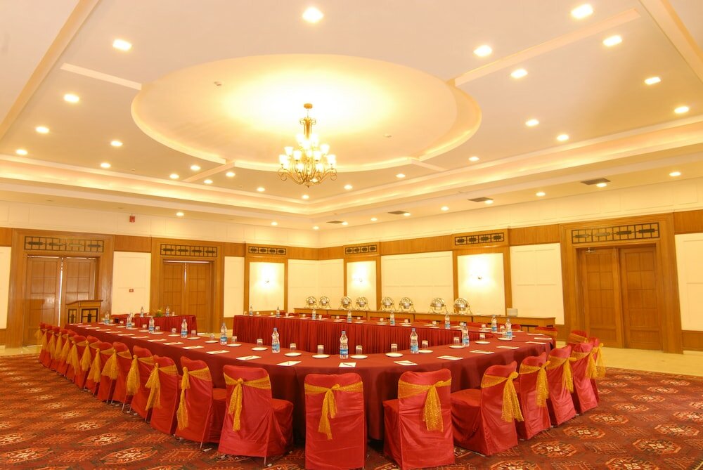 Фото Chanakya Bnr Hotel