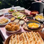 Melitano Garden Cafe & Restoran (Istanbul, Cekmekoy, Sultanciftligi Neighborhood, Tasdelen Avenue, 22A) ، مقهى