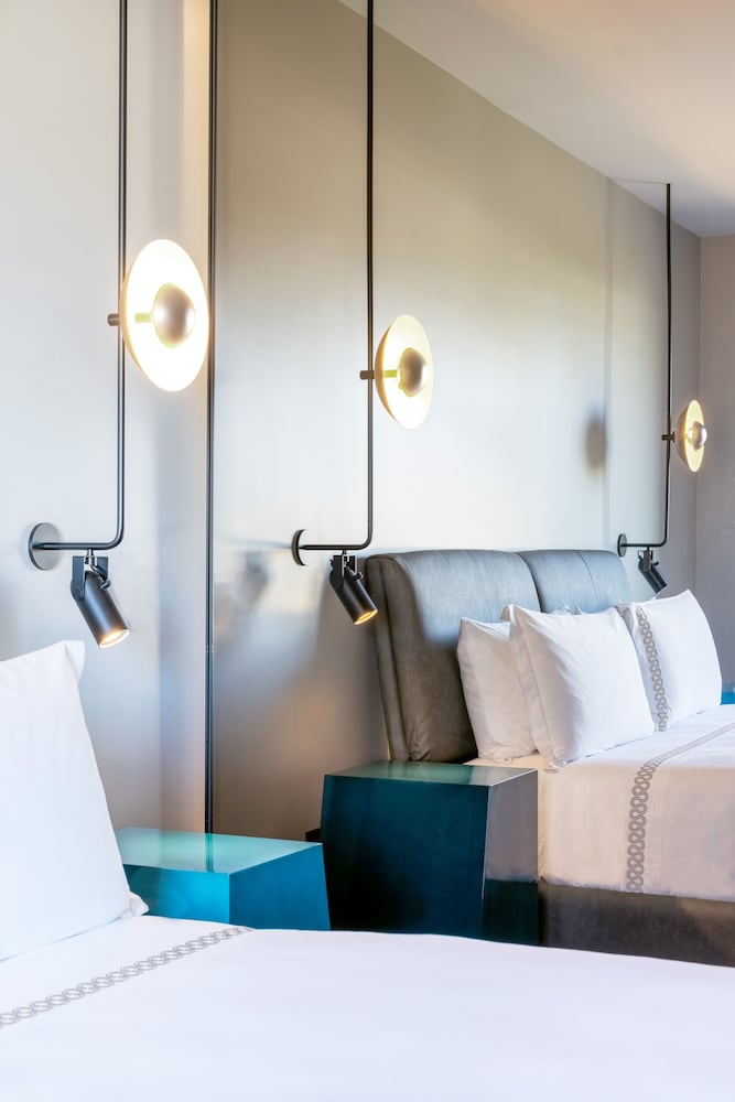 Фото The Shay, a Destination by Hyatt Hotel