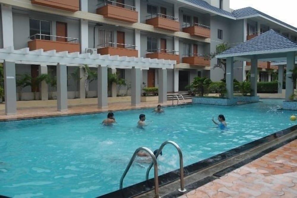 Фото Blue Lily Beach Resort