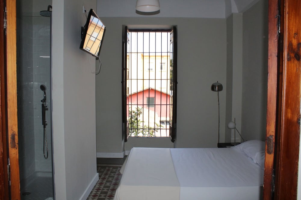 Фото Nwt Paradise Urban Hostel