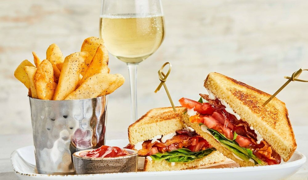 Фото Courtyard by Marriott Iowa City University Heights