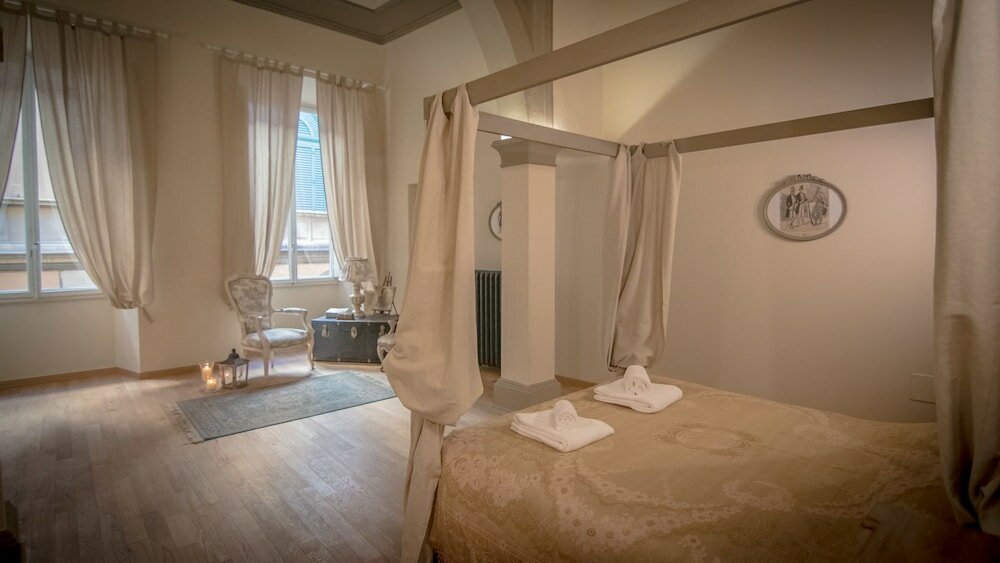 Фото Breathtaking 4bd Apt 5min Walk to Duomo