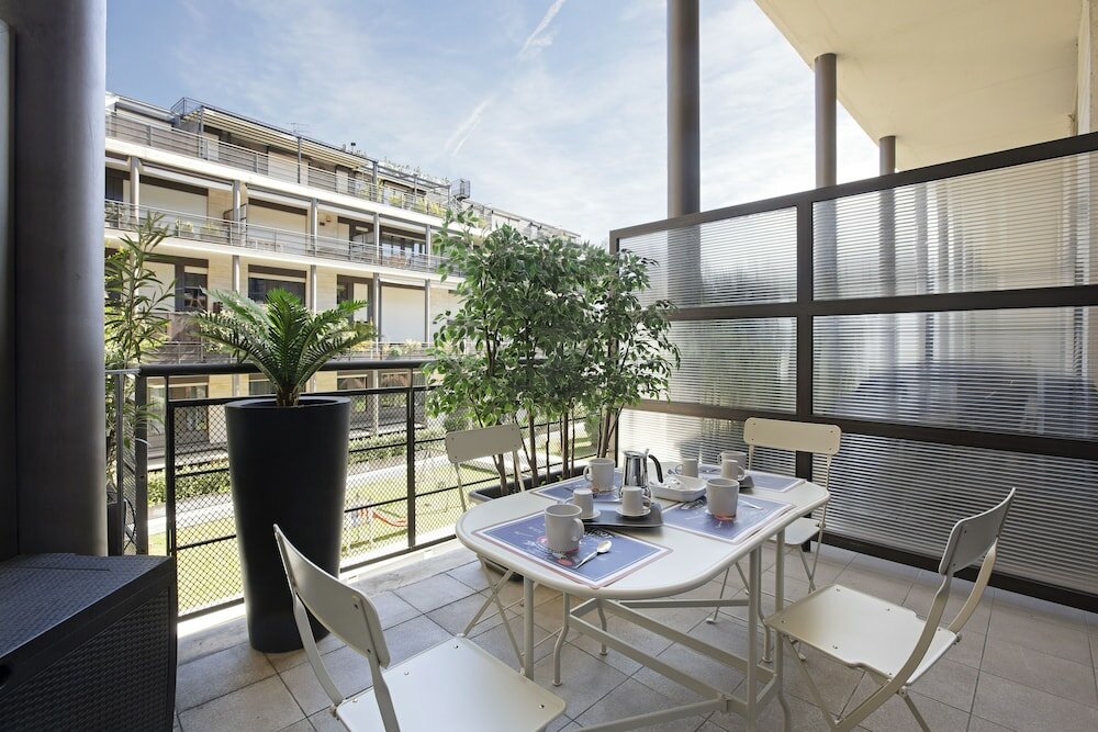 Фото Elegant Loft with balcony
