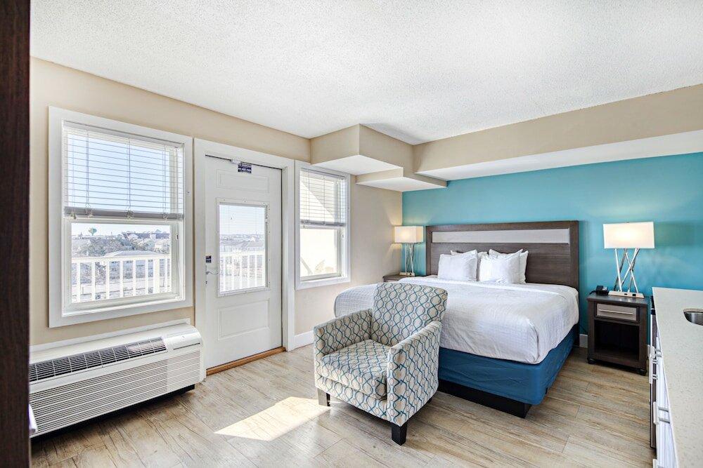 Фото Commander Hotel & Suites