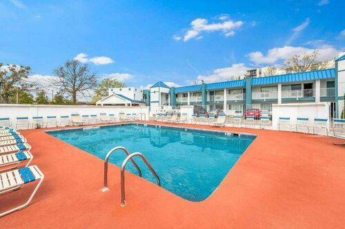 Гостиница Riverwalk Inn & Suites в Норфолке