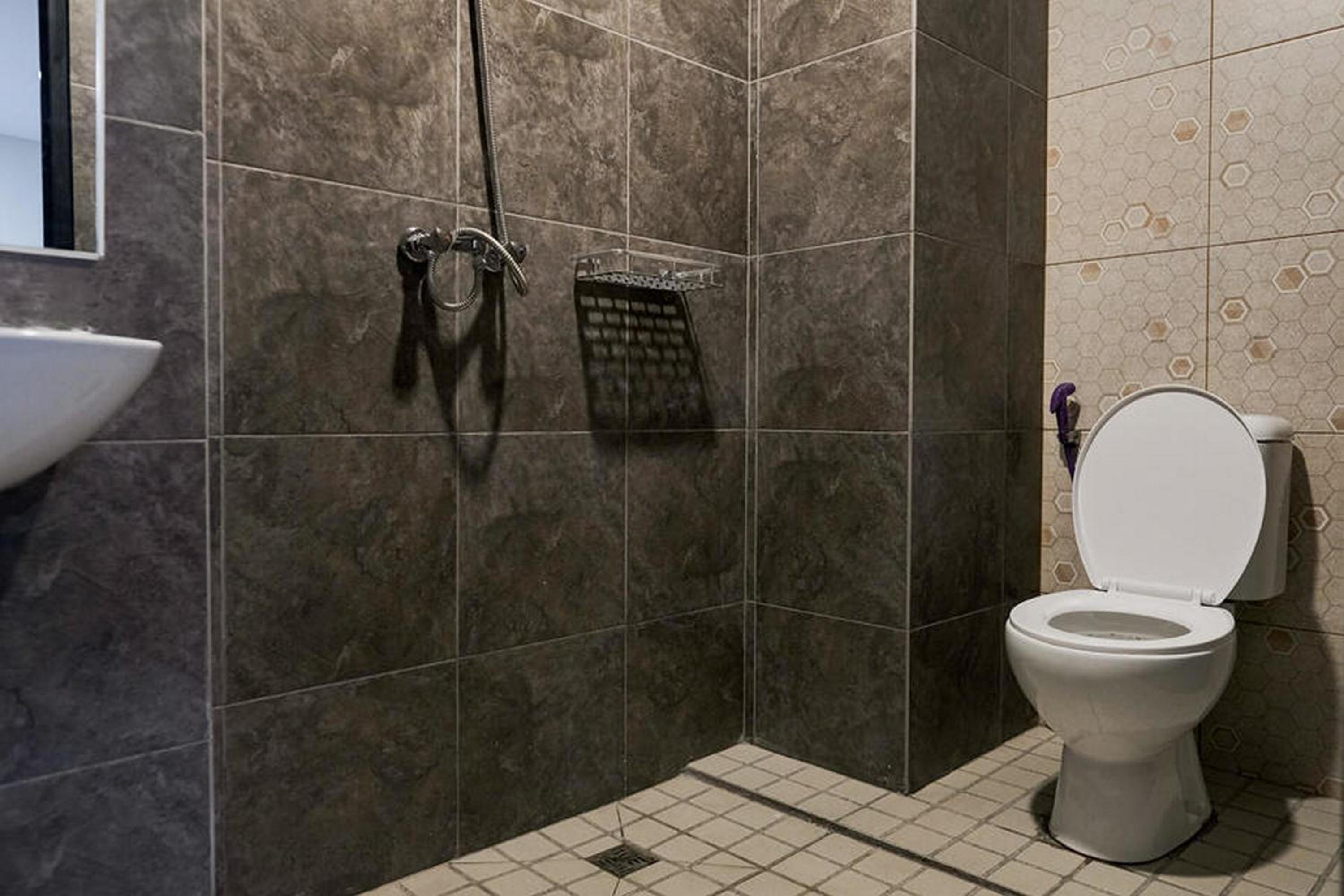 Фото RedDoorz Plus near Taman Anggrek Mall