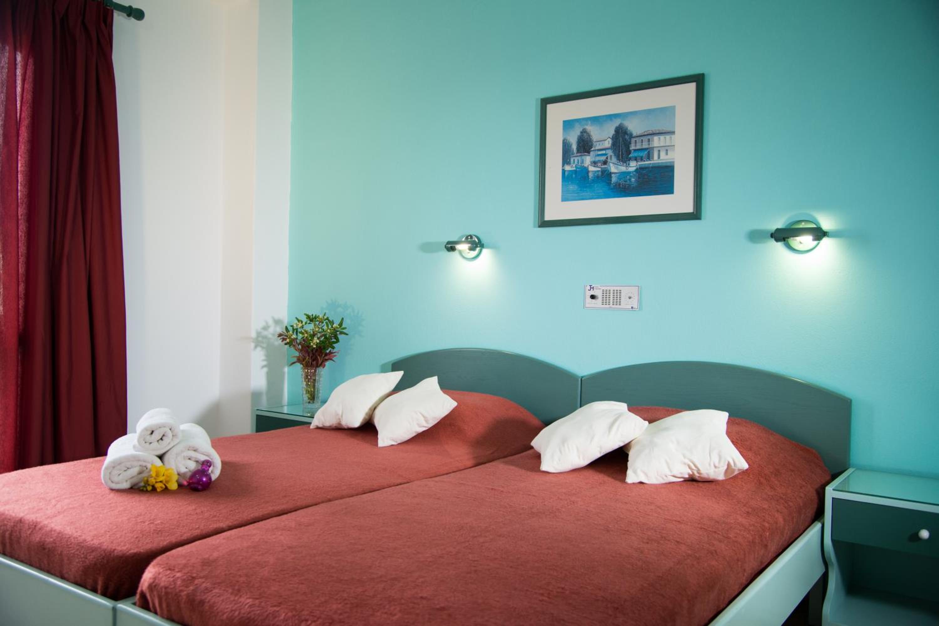 Фото Theoni Apartments