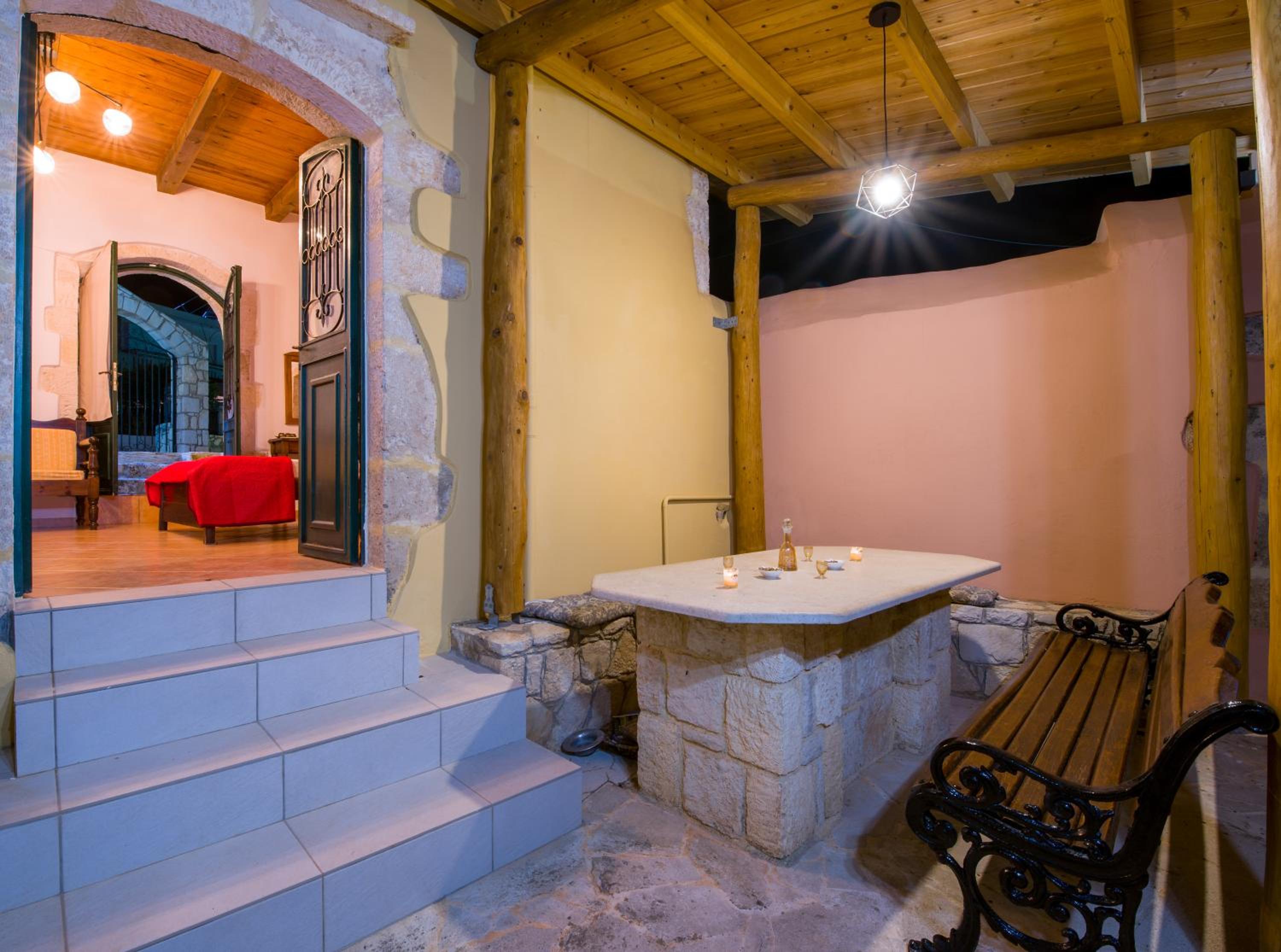 Фото Skandalis Traditional Suites