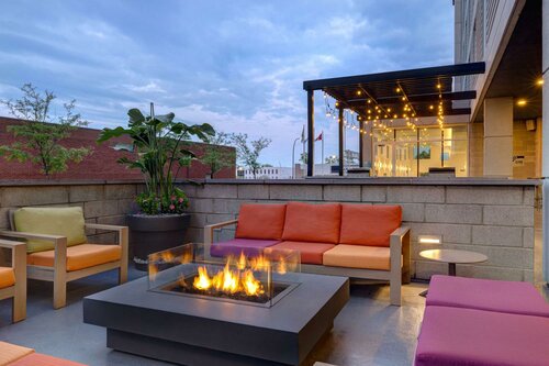 Гостиница Home2 Suites by Hilton Montreal Dorval в Дорвале