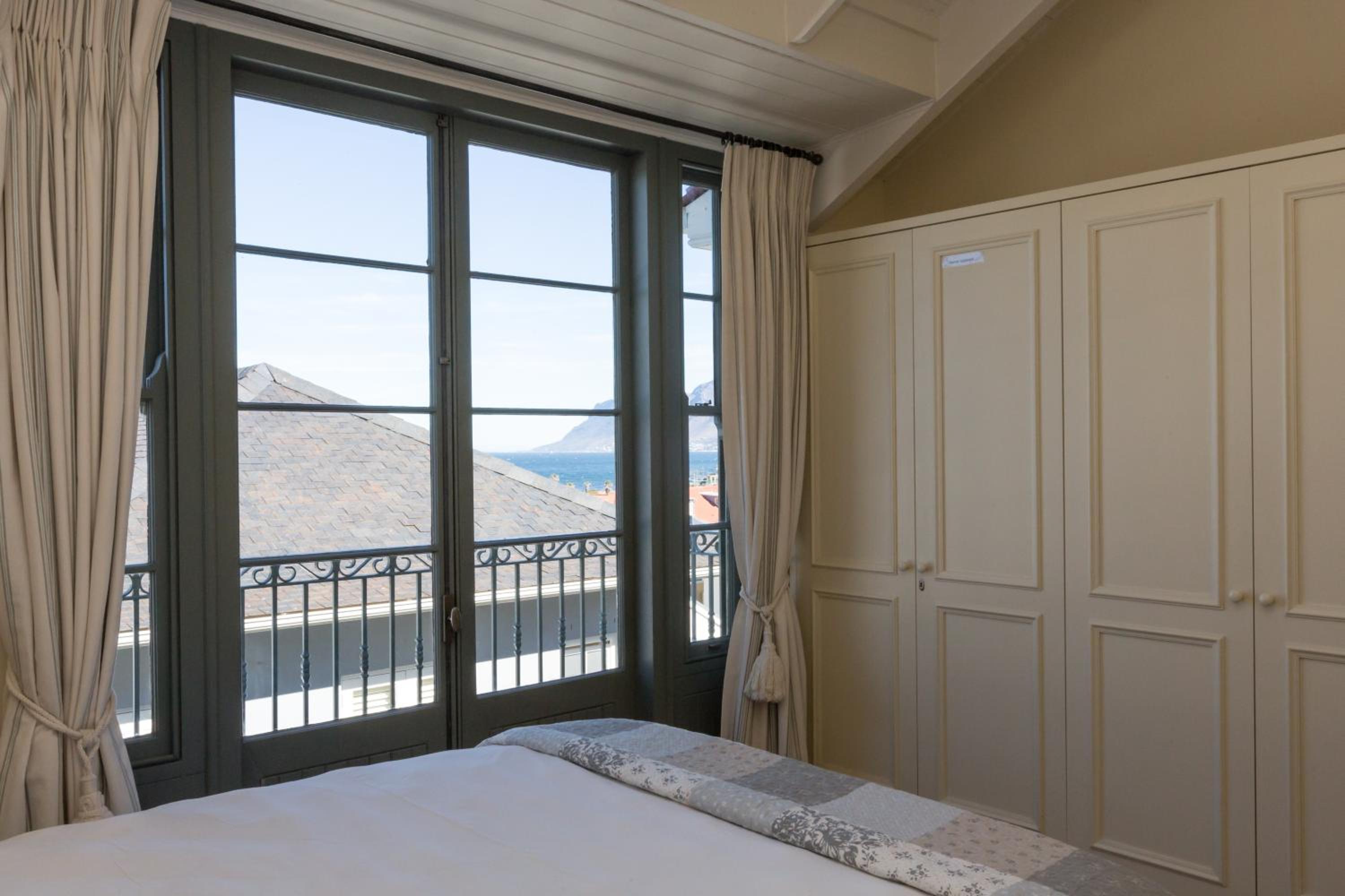 Фото The Majestic Apartment