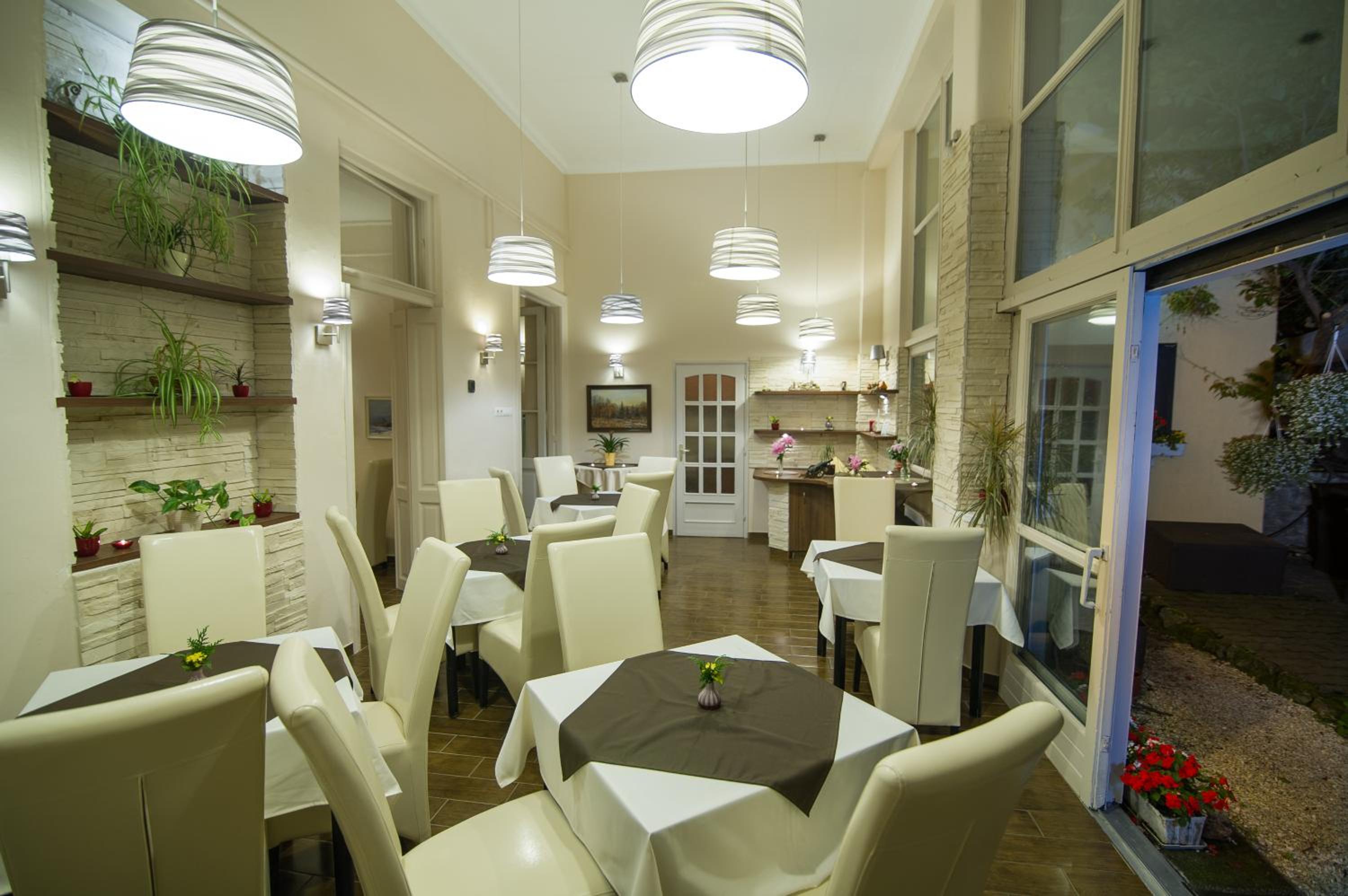 Фото Hotel Romantik Eger