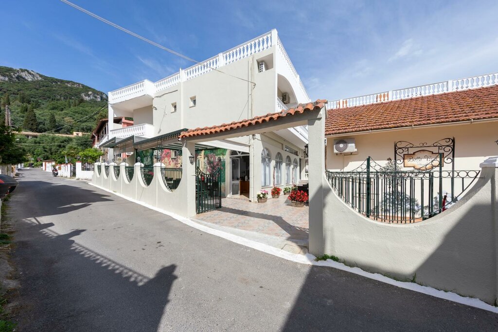 Внешний вид отеля Bella Vista Beach Hotel and Studios в Беницес/Мпенитсесе, фото 1