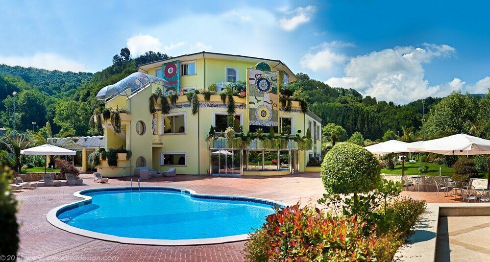 Фото отеля 2