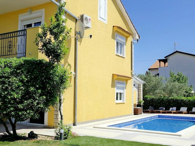 Гостиница Spacious House Apartment With Terrace, Near the Beach
