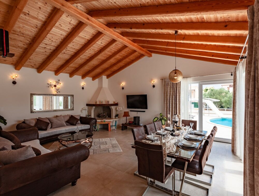 Фото Five bedroom villa Emily with pool