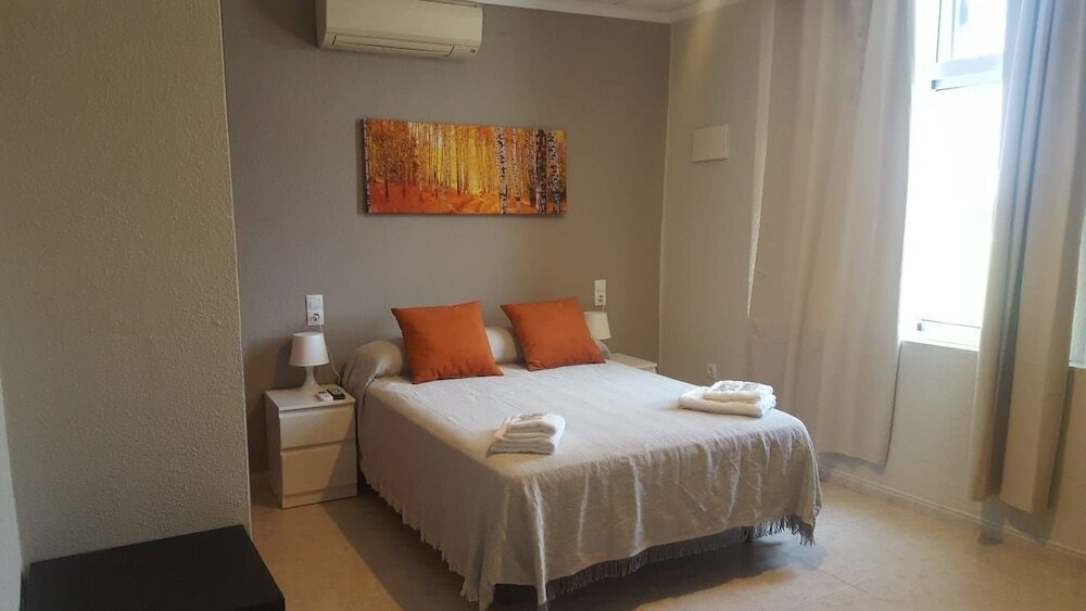 Фото Hostal Castellverd