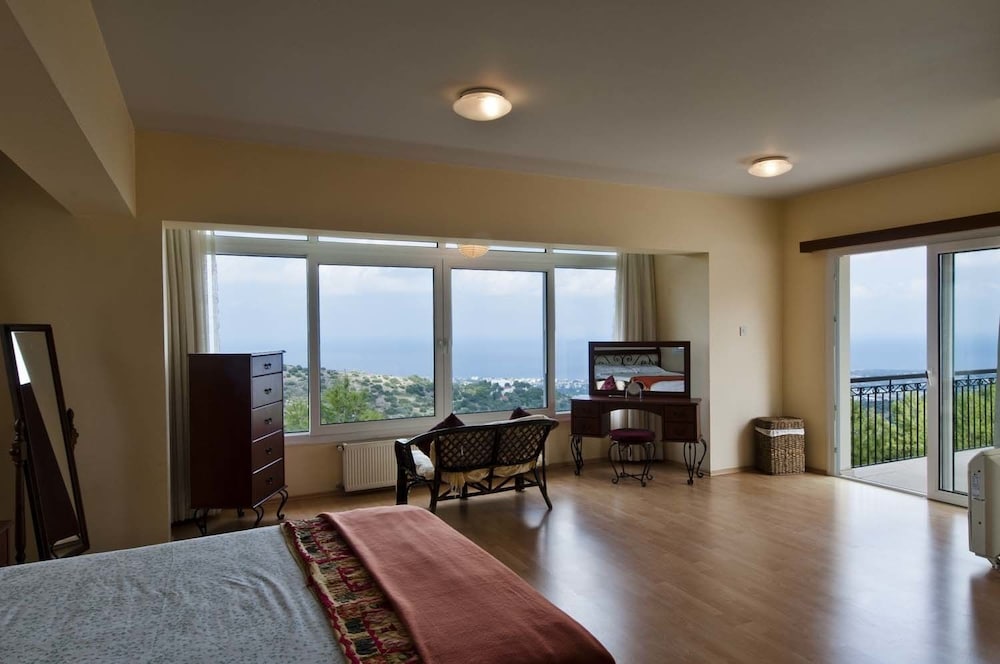 Фото Villa Hillcrest by Amy Villas