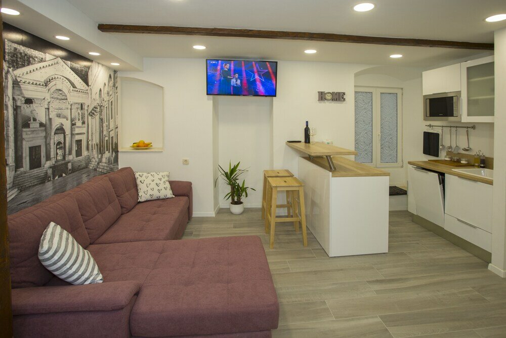 Фото Alluring Apartment in Split Near Diocletian Palace