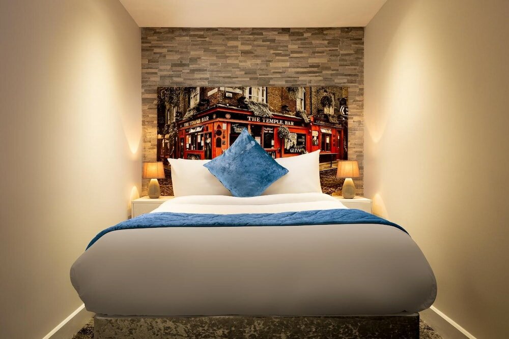 Фото The Temple Bar Lane by the KeyCollections