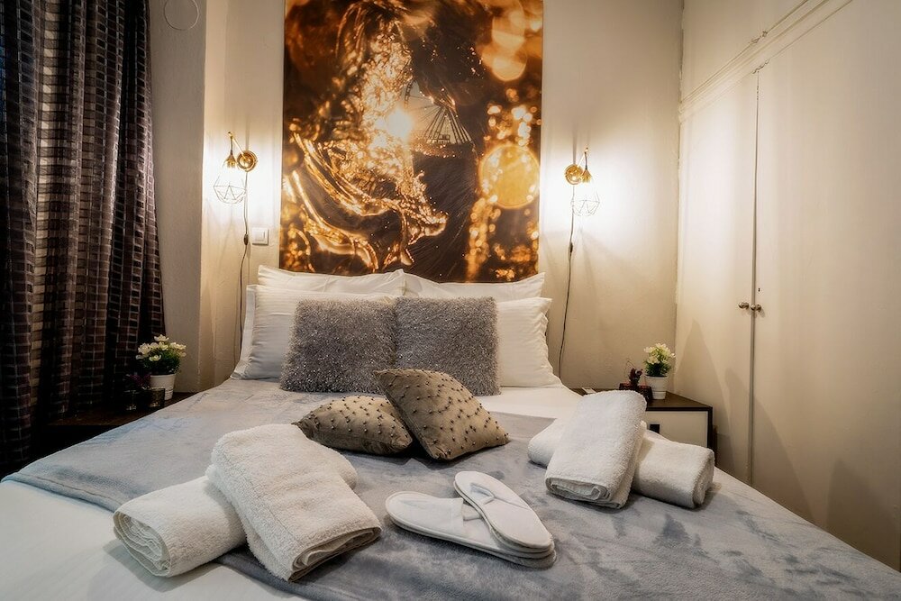 Фото Corona Deluxe Apt Must