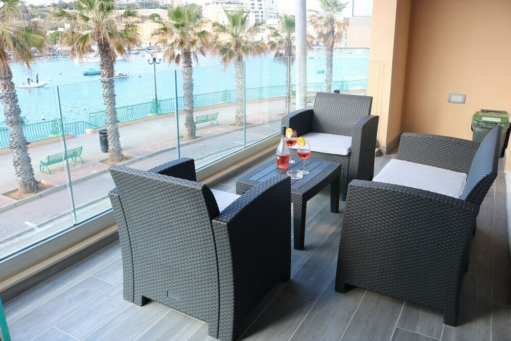 Фото Seaside Apartment