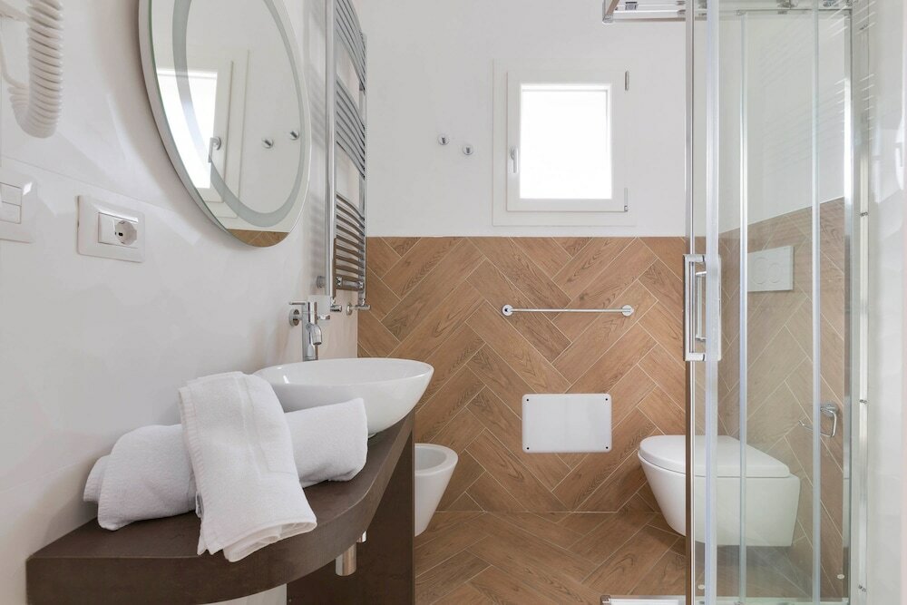 Фото Absolute Suite Apartments