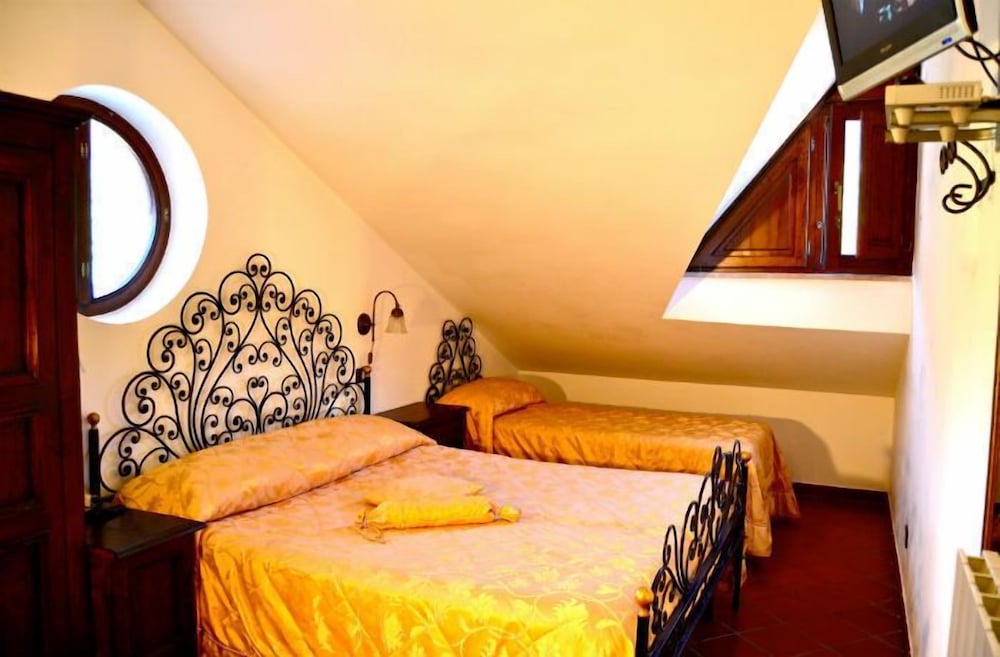 Фото Hotel Bucaneve