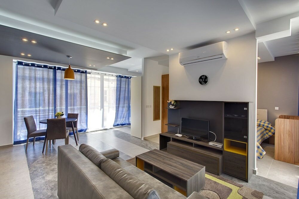 Фото Modern Apt in a Prime Location, Wifi