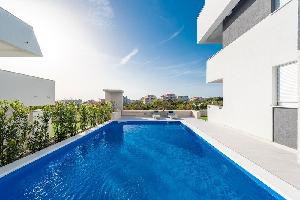 Фото Apartments & Rooms Pool Villas Maris