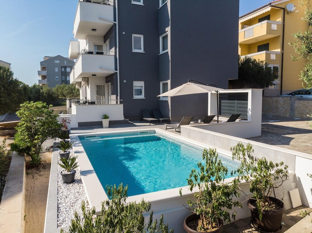 Фото Summer Breeze Apartments