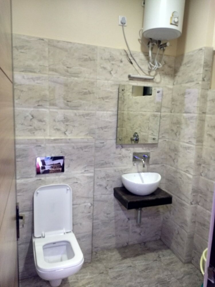 Фото Hotel Reyansh