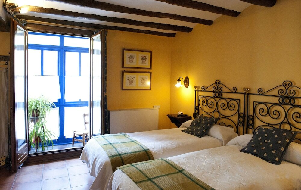 Фото Hostal Santa Agueda