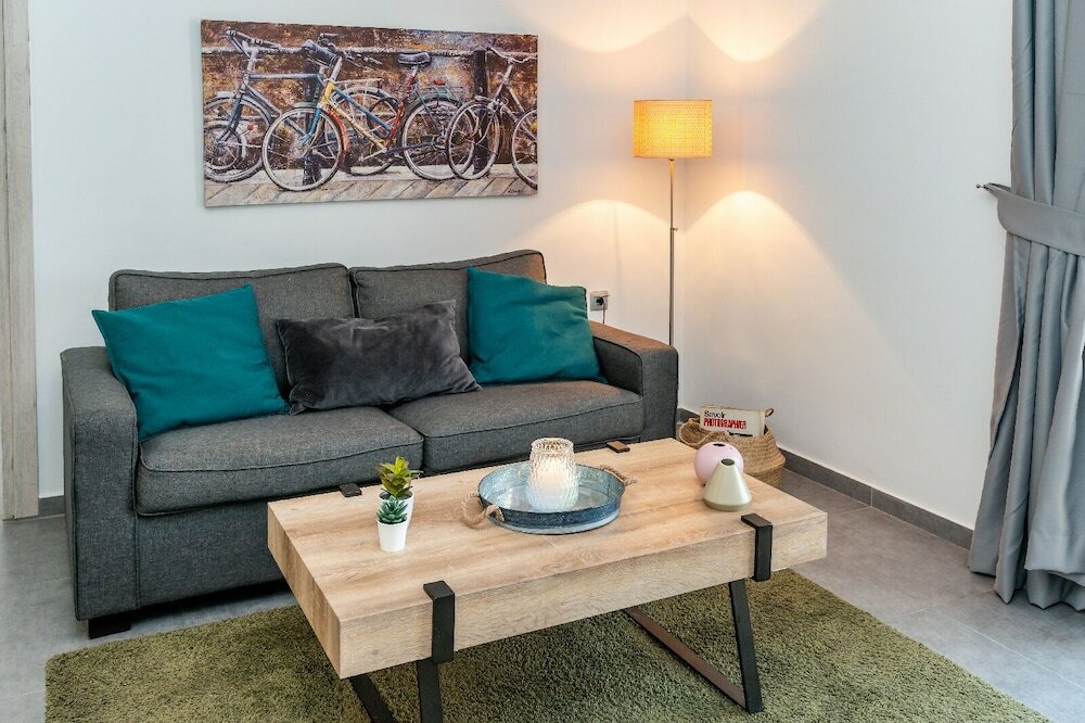 Фото Jonathan City Apartments