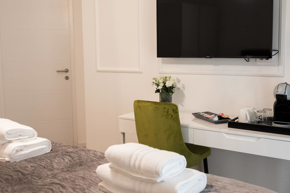 Фото Luxury Rooms With Balcony