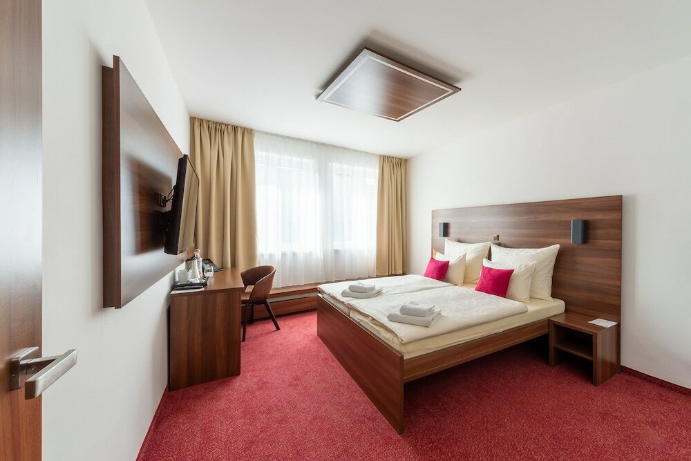 Фото Bohemia Inn Hotel