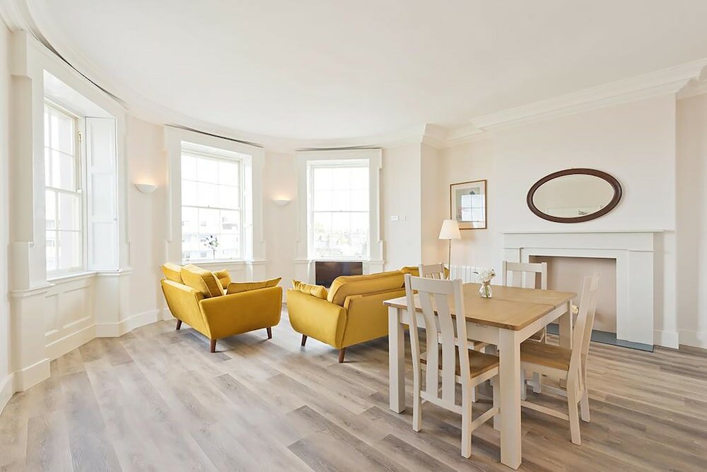 Фото Henrietta Suites City Centre