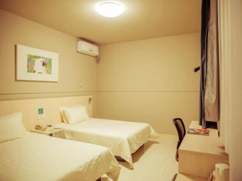 Фото Jinjiang Inn Cangzhou West High speed Train Station Rongsheng Plaza