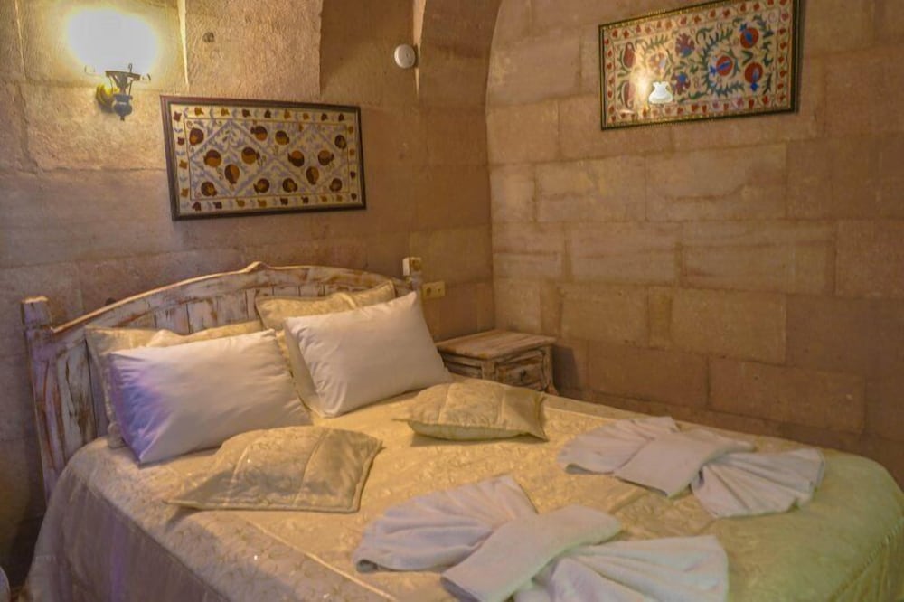 Фото Valley Inn Cave Hotel