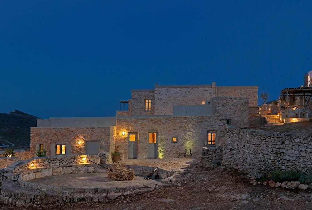 Фото Themonies Luxury Suites