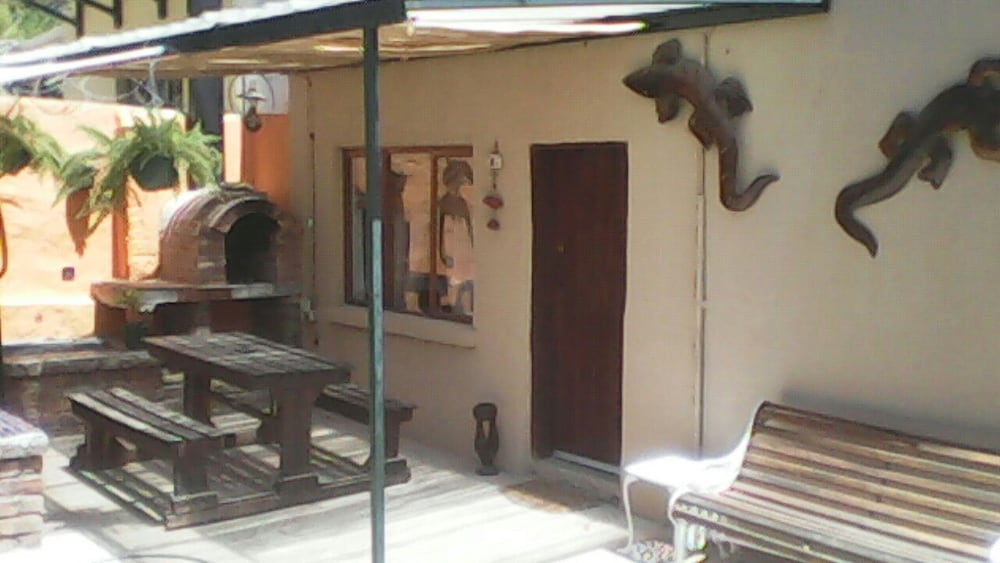 Фото Trackers Inn