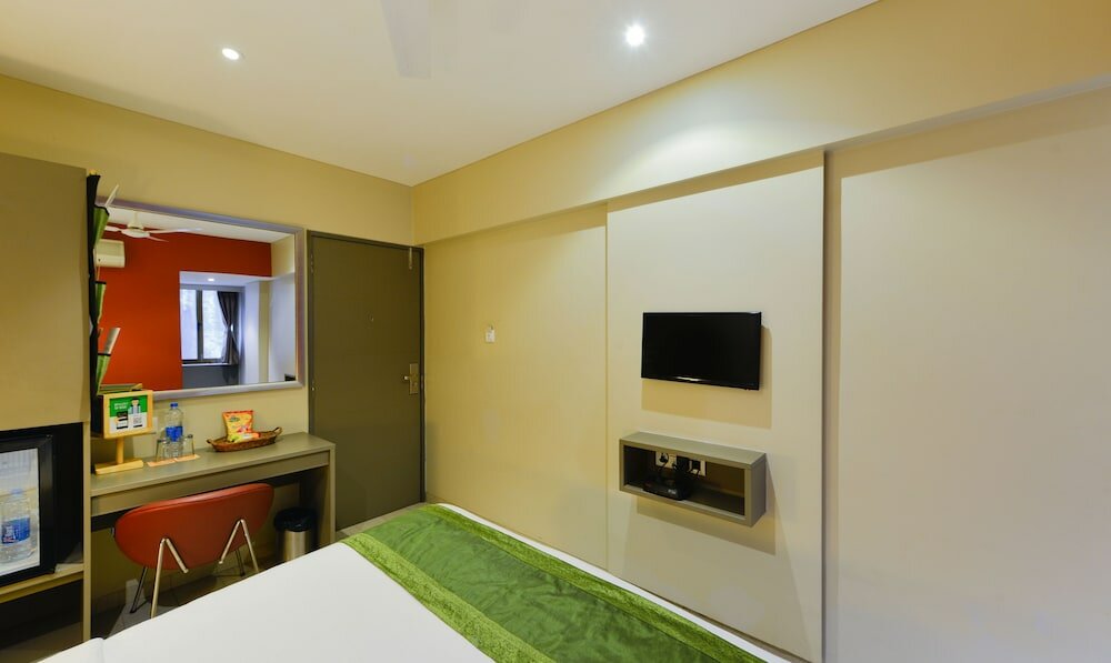 Фото Treebo swastik