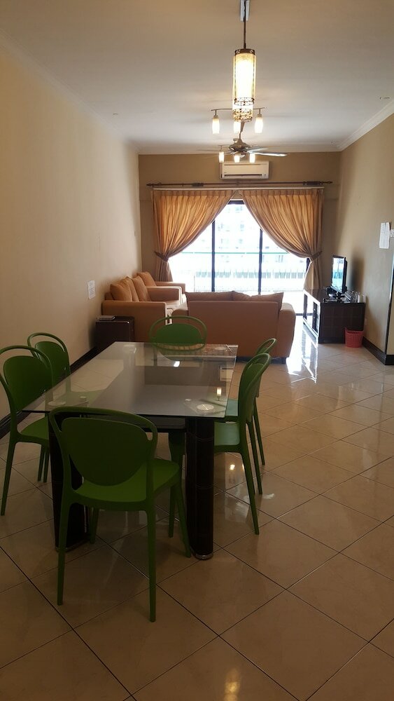 Фото Ideal Holiday Apartment Marina Court