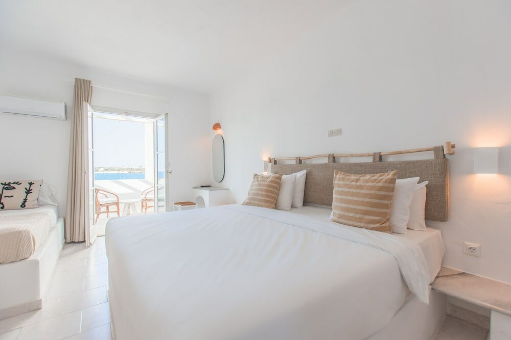 Фото Selina Paros