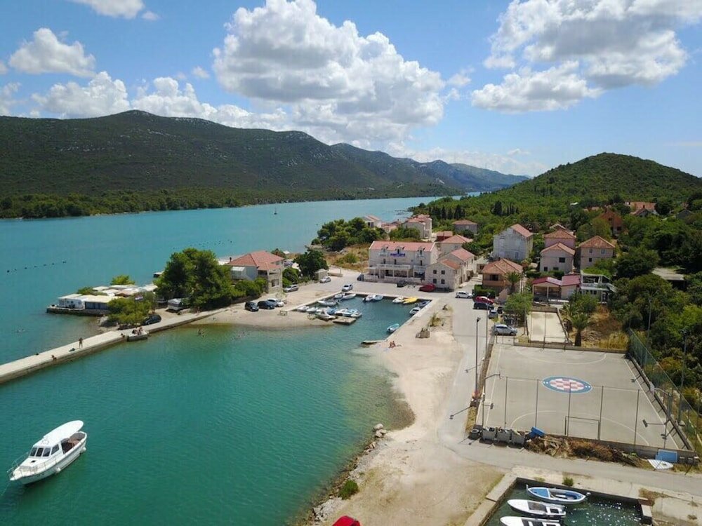 Фото Villa Menalo