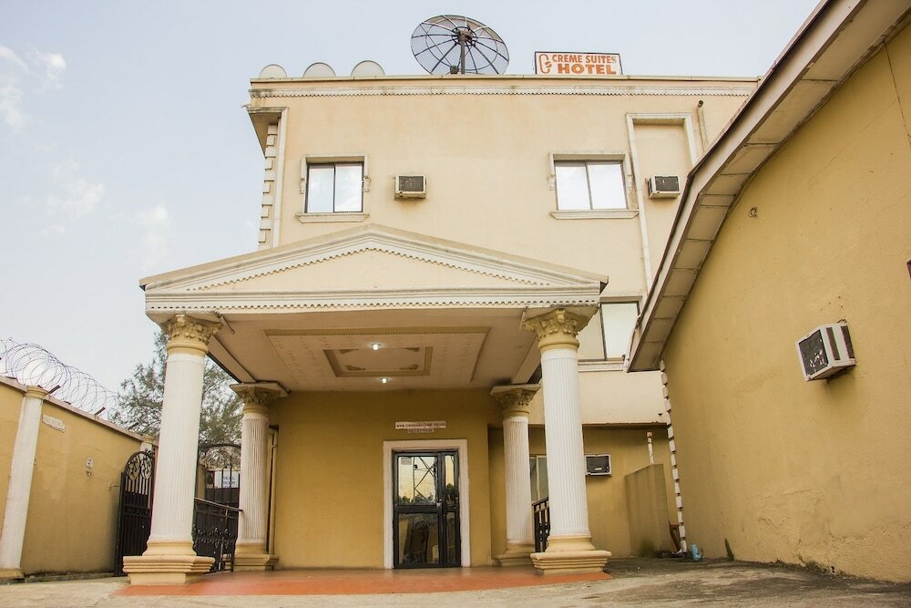 Фото Creme Suites & Hotel