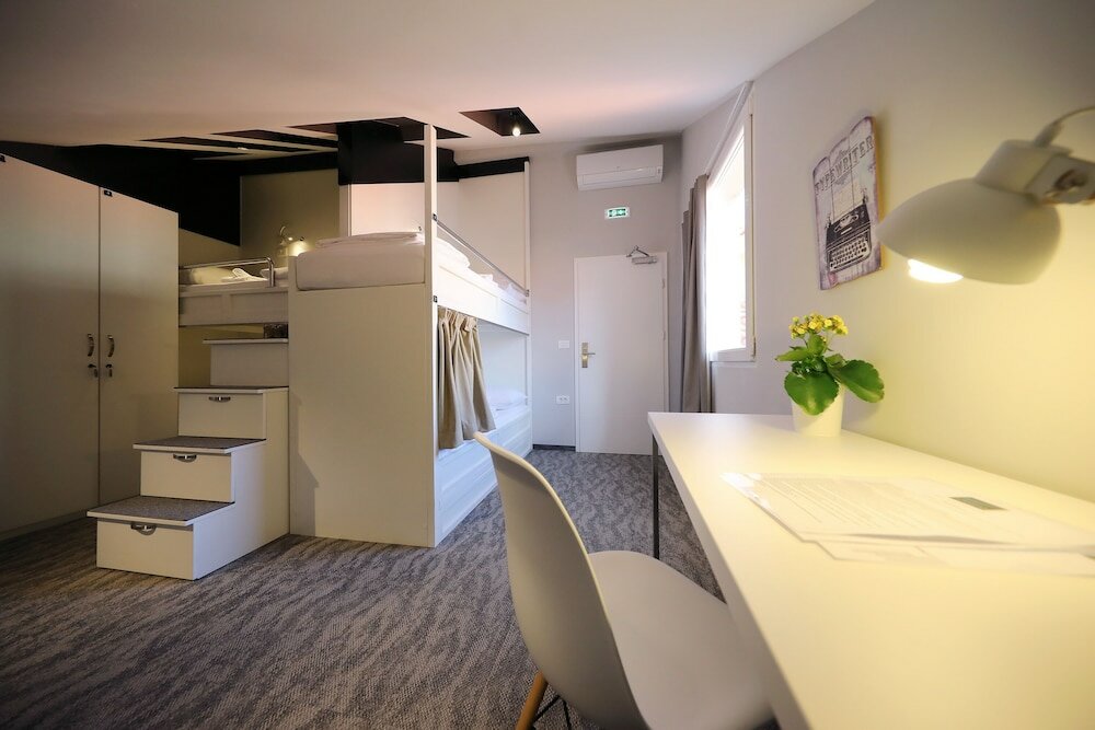 Фото Downtown Boutique Hostel