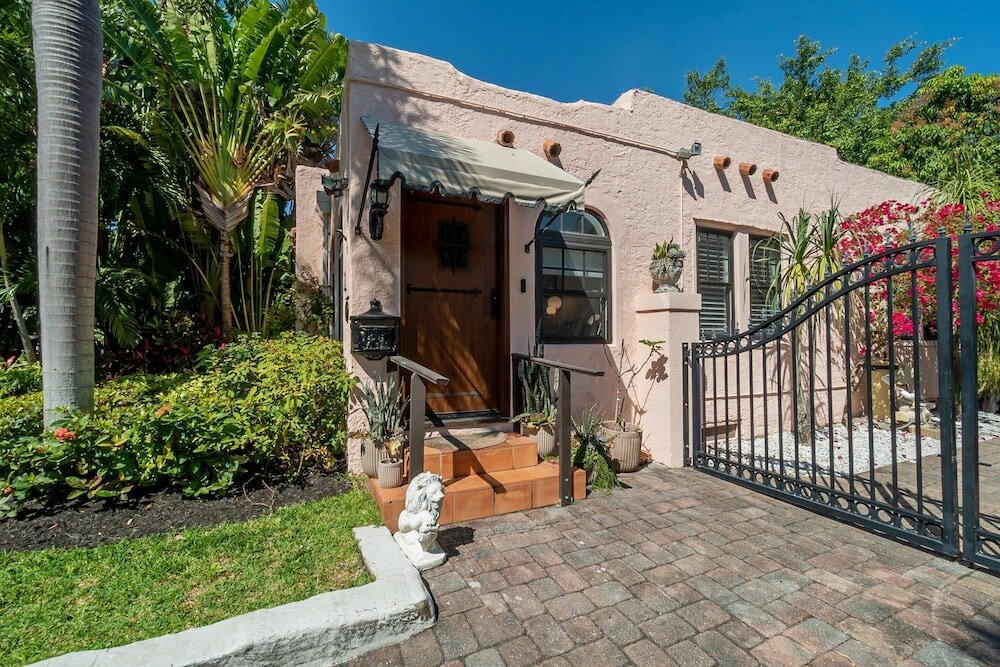 Фото The Palms Cottage Private Pool, Downtown, Beach, The Square