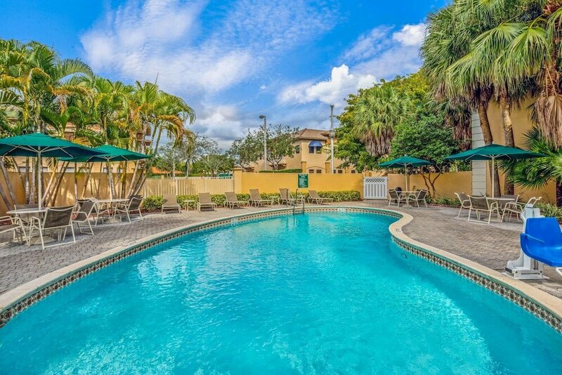 Гостиница La Quinta Inn & Suites by Wyndham Miami Lakes
